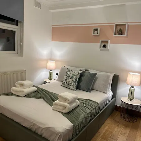 Cosy 1 Bedroom Flat Steps From Turnpike Ln Station London